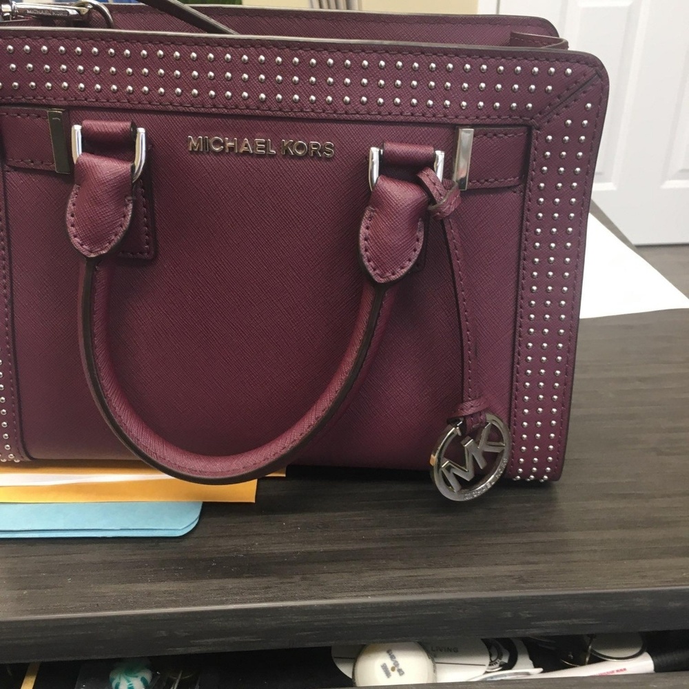 Plum micheal kors purse with crossbody strap